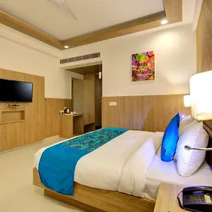 **** Hotel Elevate - With Complimentary Pickup Or Drop Near Delhi Airport India